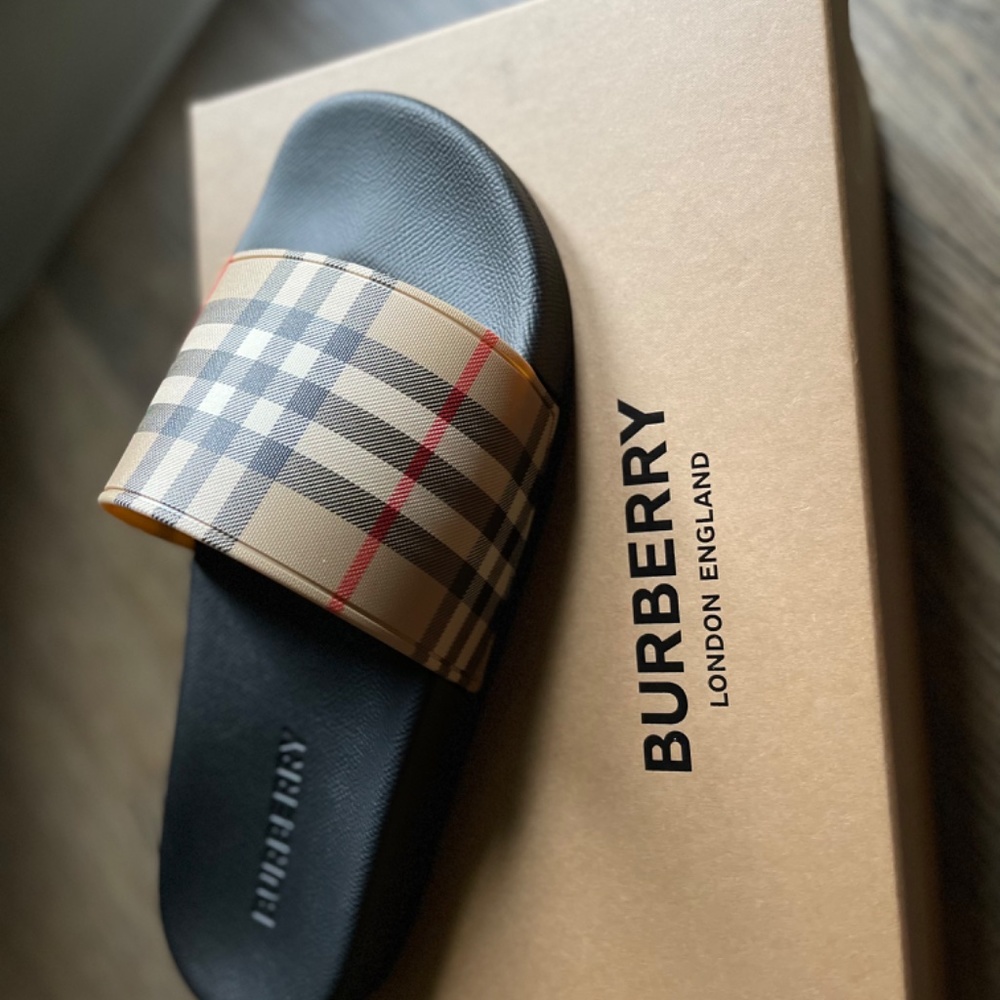 Burberry Slides - Picture 3 of 5